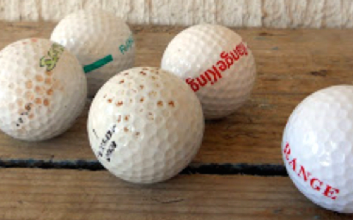 Kreatív ajándék a kertbe golflabdákból