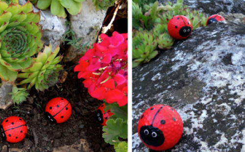 Kreatív ajándék a kertbe golflabdákból