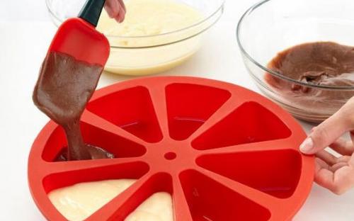 Kreatív ajándék ötlet: tortaforma, mindegyik szelet más és más